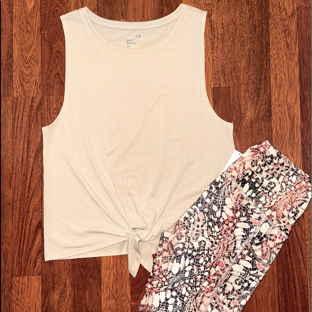 NWT GapFit Pin Dot Workout Tank Sz XS